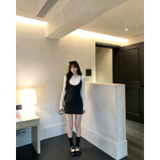 批发早秋新款时髦叠穿深V领吊带裙长袖<b class='q'>T</b><b class='q'>恤</b>内搭打底衫短款连衣裙套装