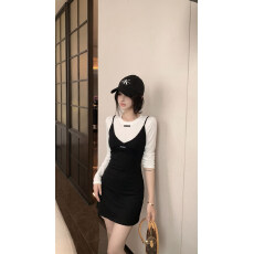 批发黑色修身深v领吊带连衣裙女装秋季显瘦<b class='q'>套装</b>内搭正肩长袖T恤两件套