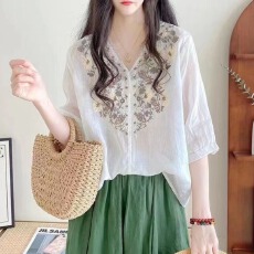 批发夏季<b class='q'>棉麻</b>衬衫女2026新款通勤文艺宽松v领绣花中袖娃娃衫<b class='q'>上衣</b>