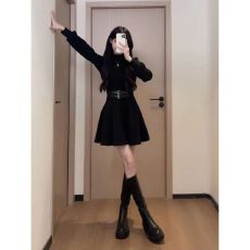 批发法式黑色内搭连衣<b class='q'>裙</b>子女秋冬2026年新款小个子掐腰<b class='q'>裙</b>约会穿搭礼服
