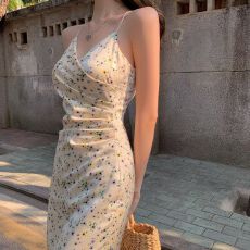 批发法式茶歇雪纺碎花吊带<b class='q'>连衣裙</b>女夏气质中长款收腰<b class='q'>修身</b>开叉包臀裙子