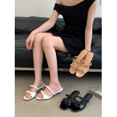 批发2026<b class='q'>夏</b>季甜美裸粉蝴蝶结方头一字带凉鞋外穿凉拖气质高跟鞋