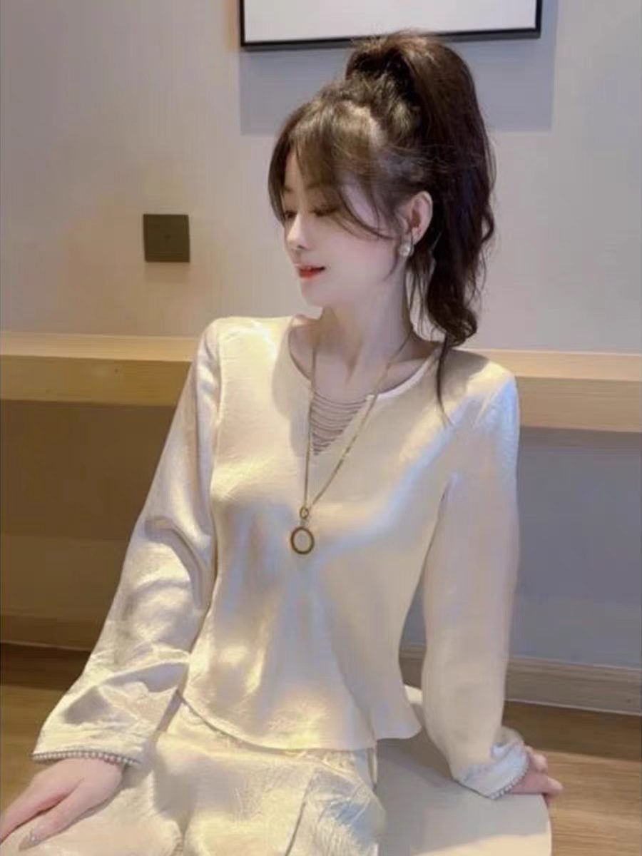 패션 외국 가스 홀로우 아웃 새틴 긴팔 티셔츠 여성 가을 겨울철 새로운 고유 한 루즈핏 슬림해 보이는 외출용 만나는 맨위