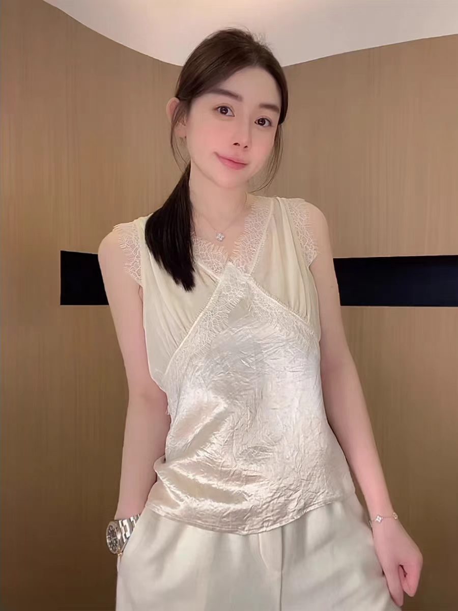 질감 센스 아세트산 새틴 V넥 레이스 조각 페이크 레이어드 디자인 여자 만나는 여성 뒤로 심장 안에 잡아라. 의류 트렌디