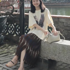 批发压褶<b class='q'>半身裙</b>女夏季复古印花咖色松紧腰直筒百搭休闲遛弯冰丝凉凉裙