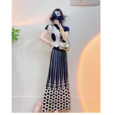 批发冰丝褶皱<b class='q'>半身裙</b>女夏季显瘦松紧腰开叉中长款设计感宽松直筒压褶裙