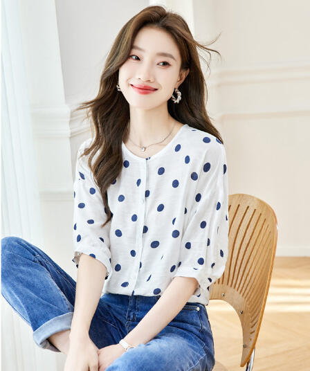 2026 여름 새로운 도트 무늬 7부 소매 쉬폰 여성 셔츠 라운드 넥 루즈핏 셔츠 앞이 짧고 뒤가 길다 중간 소매 맨위