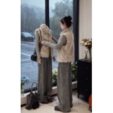 批发杏色卷卷羊羔毛<b class='q'>马甲</b>仿皮草外套