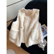 批发法式杏色金扣羊羔毛马甲背心