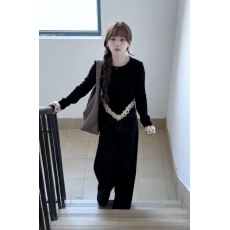 批发复古法式珍珠<b class='q'>花朵</b>边设计感黑色上衣