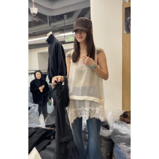 批发蕾丝拼接不规则天丝无袖背心