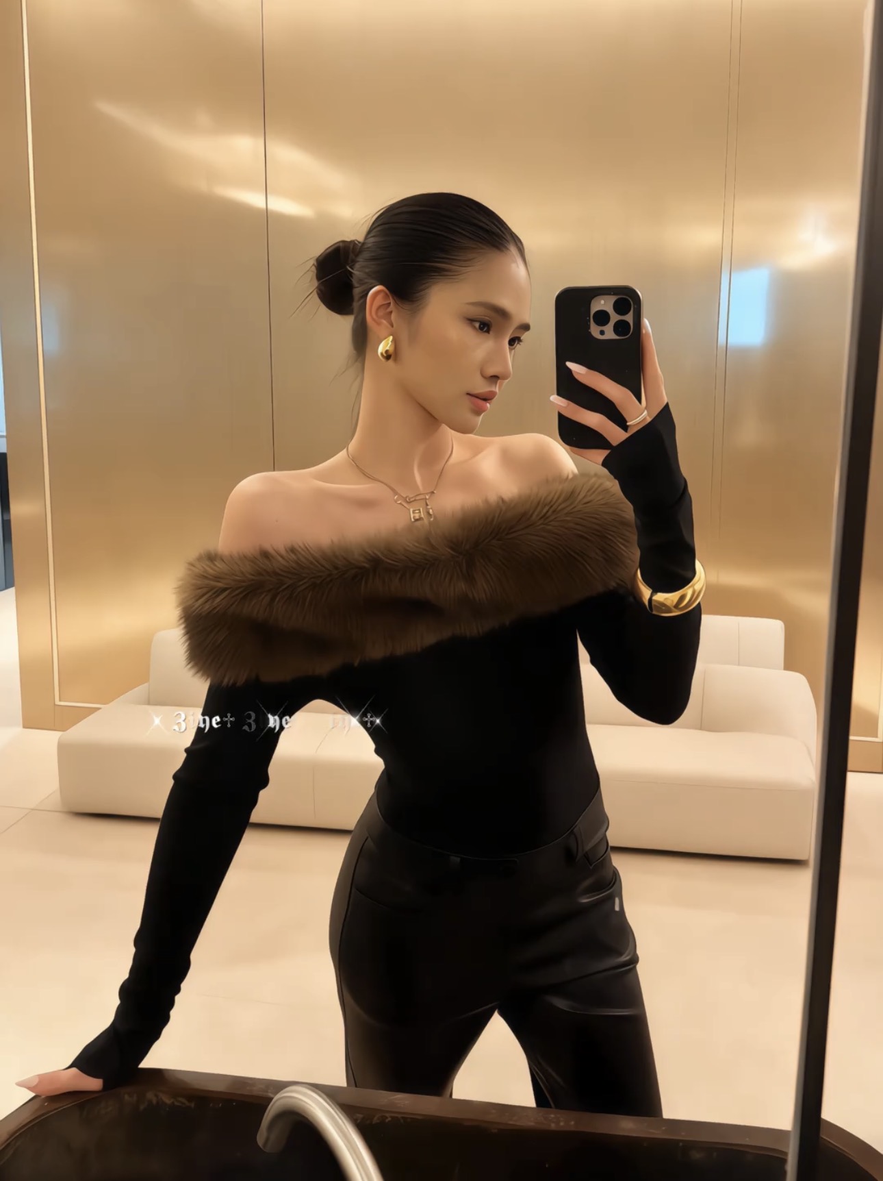 있음 선적 오프숄더 모피 칼라 티셔츠
