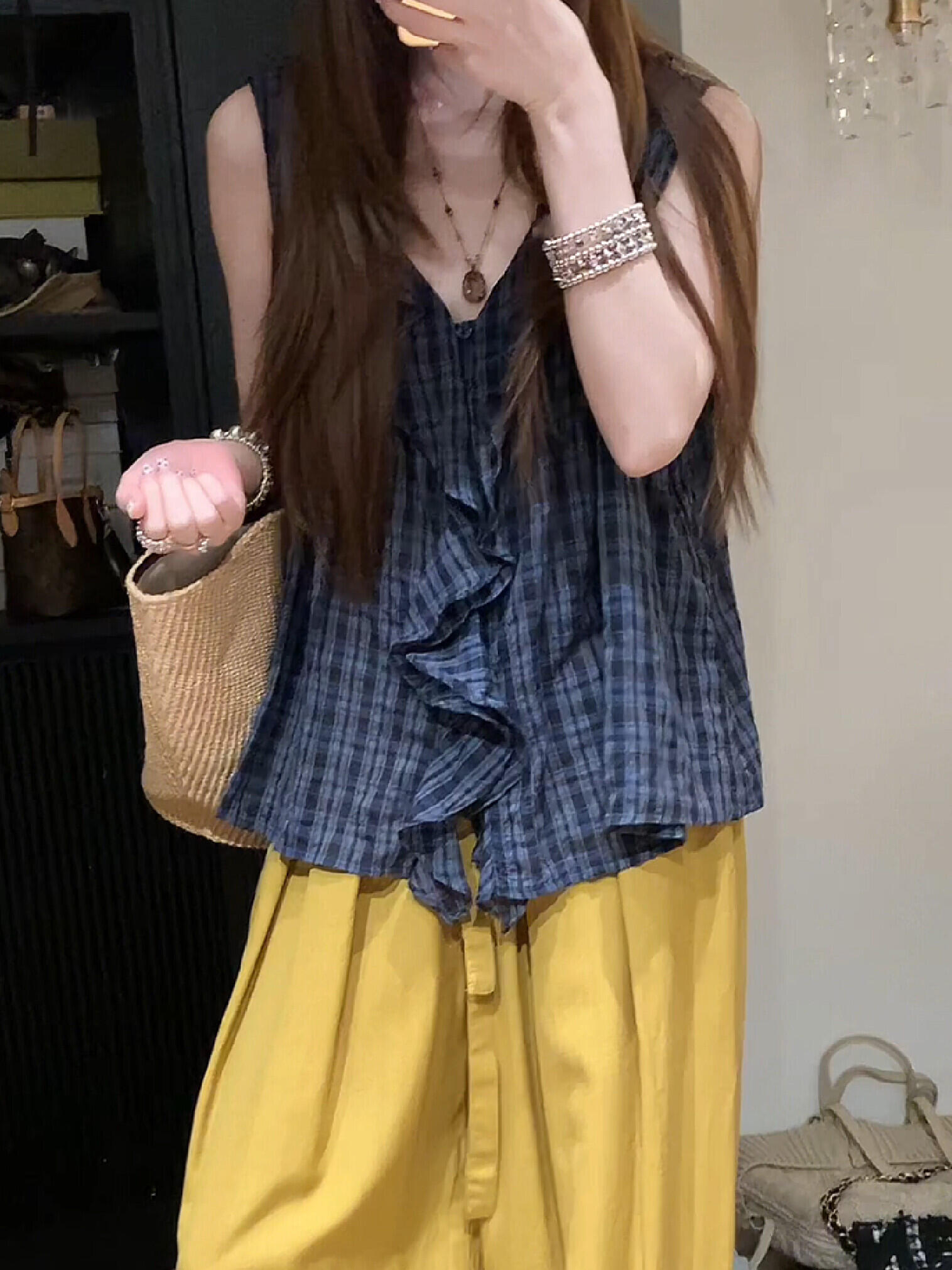 프릴 체크무늬 민소매 셔츠