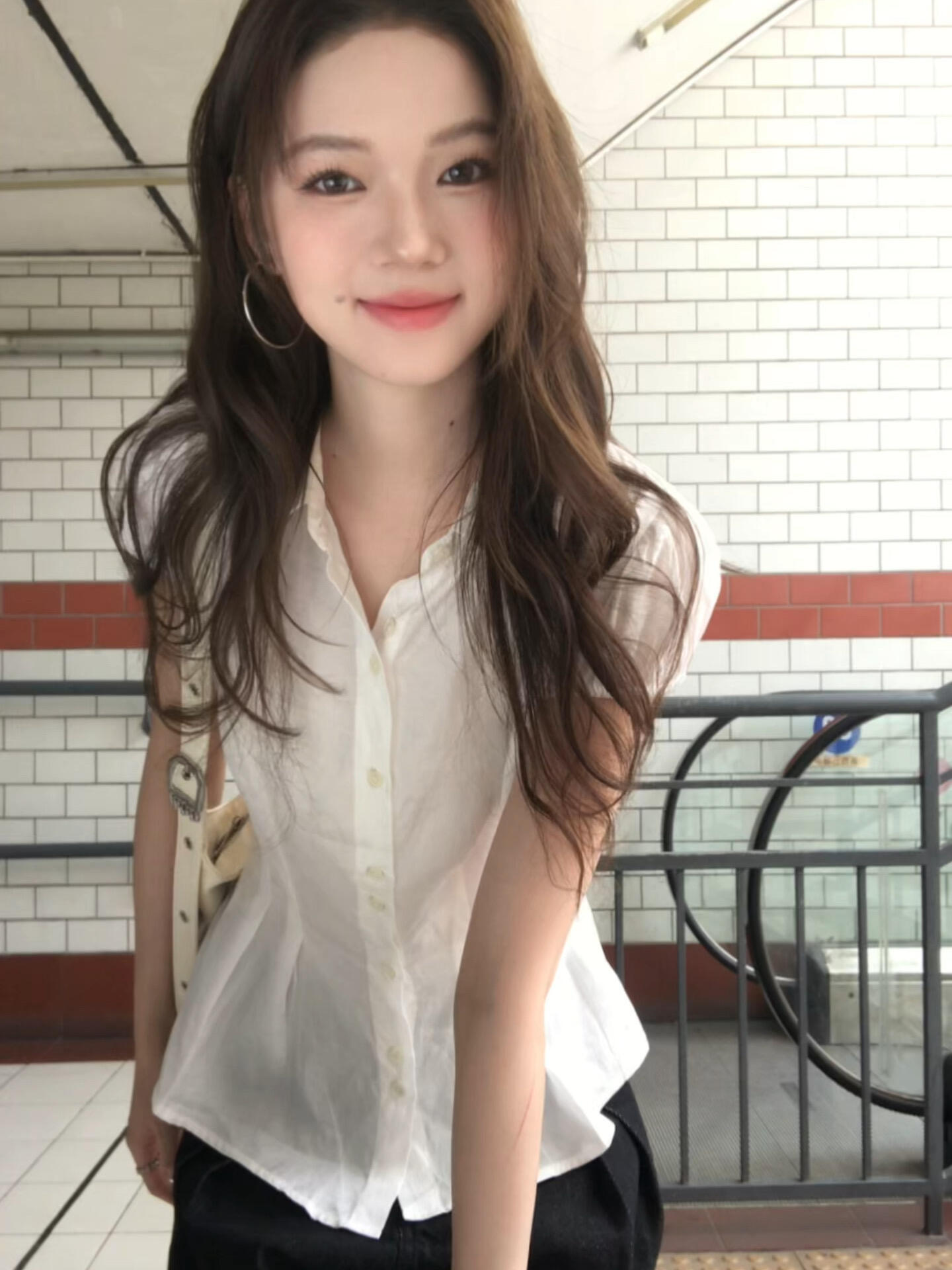 허리 수축 핀치 Pleat 거품 소매 셔츠