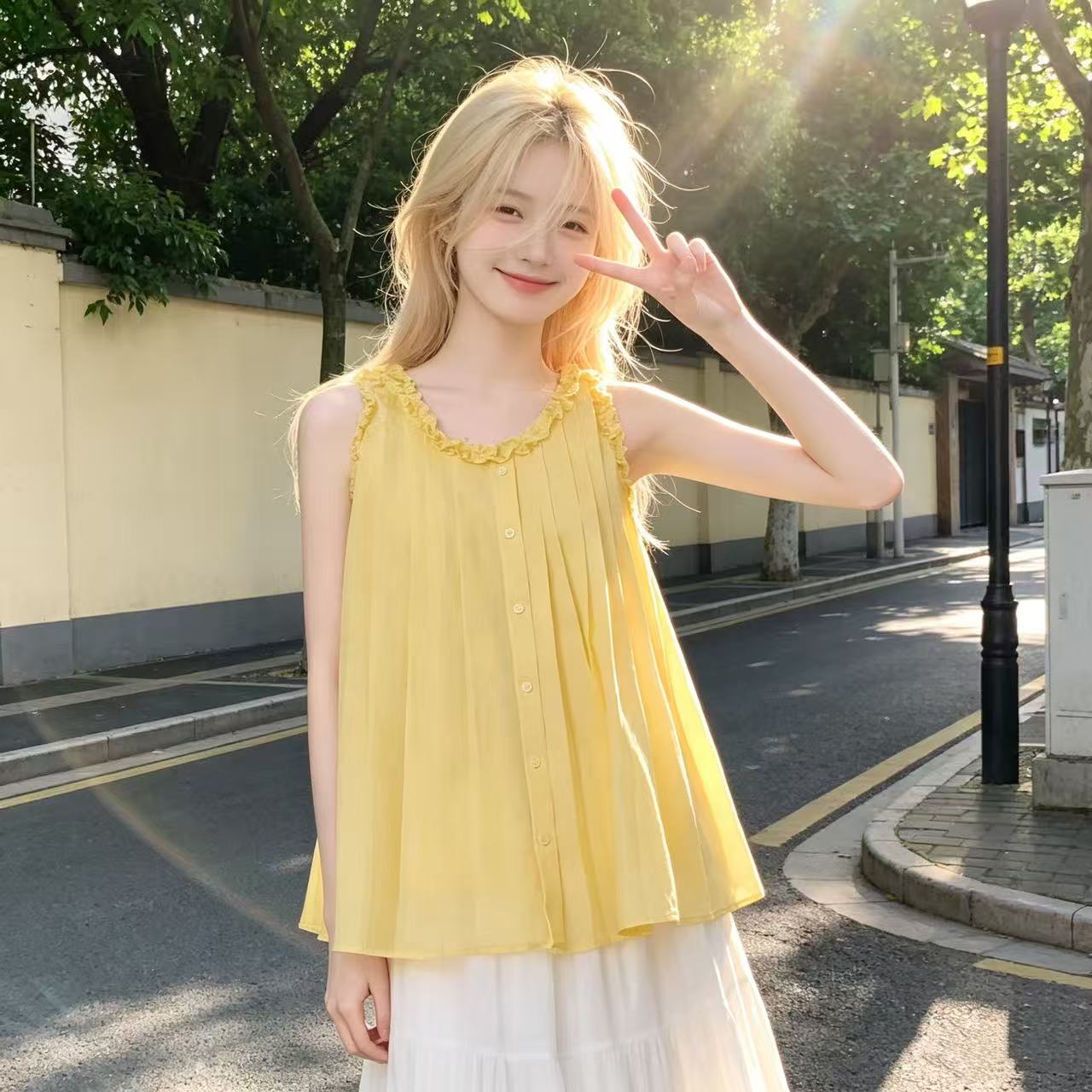 황색 프릴 플리츠 디자인 민소매 작은 셔츠