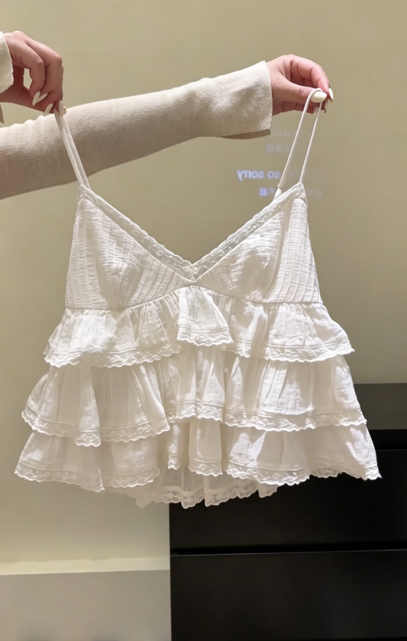 V넥 Tulle 스택 층 스타일 자수 캐미솔