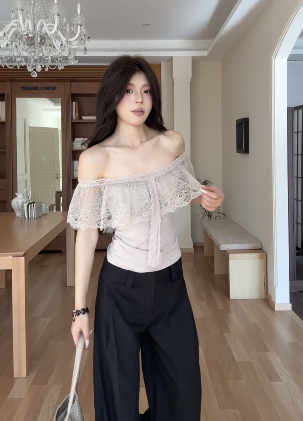 레이스 측면 순수한 욕망 오프숄더 티셔츠
