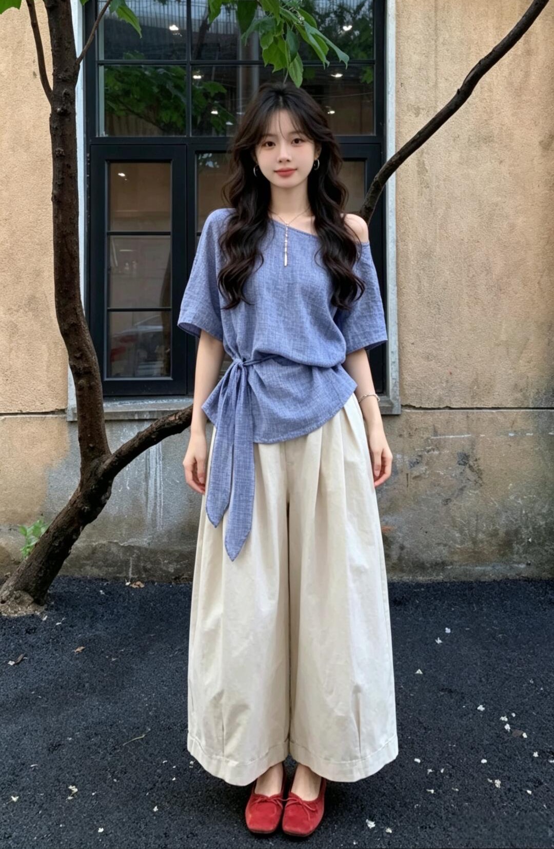 비스듬한 어깨 스트랩 티셔츠