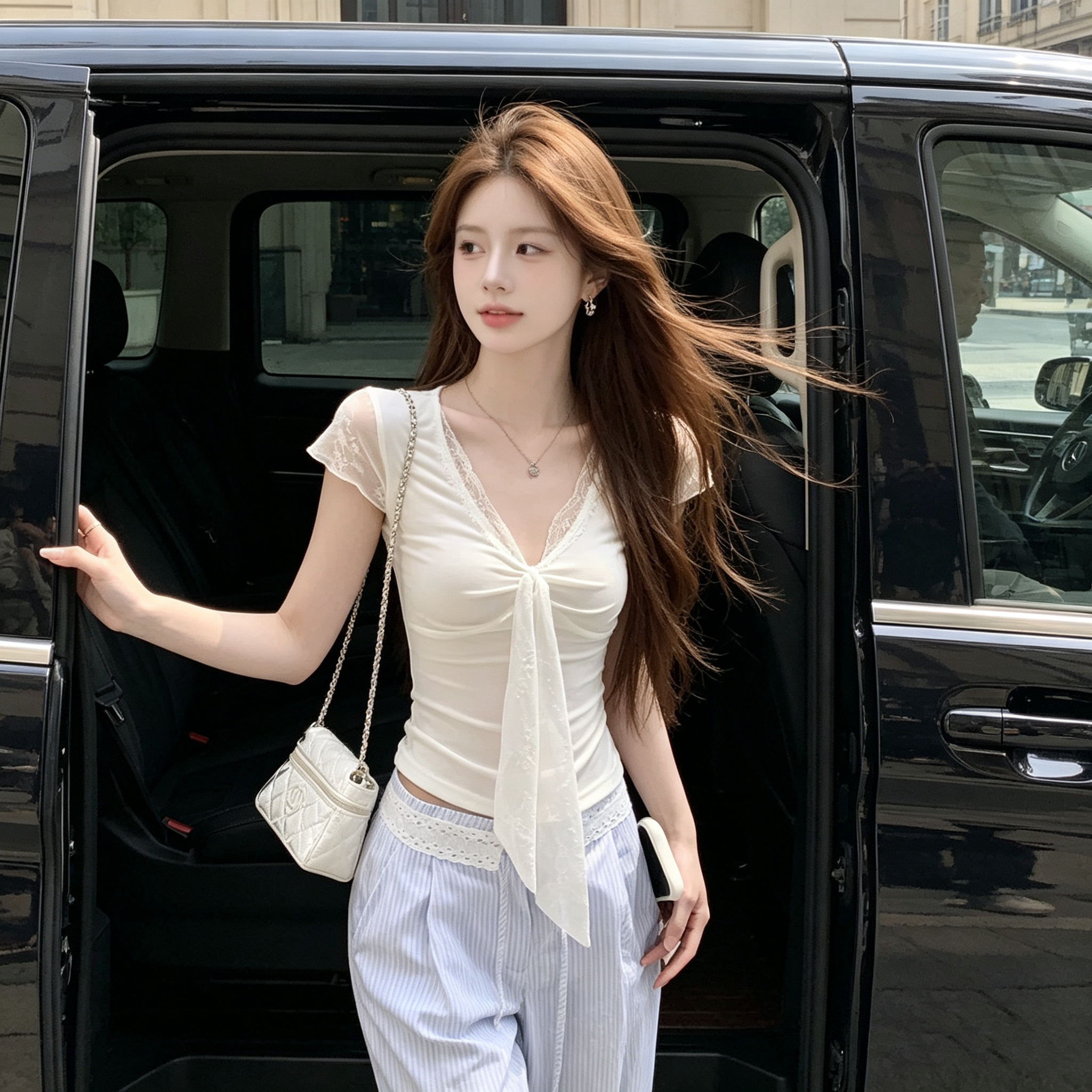 화이트 V넥 레이스 조각 반팔 티셔츠