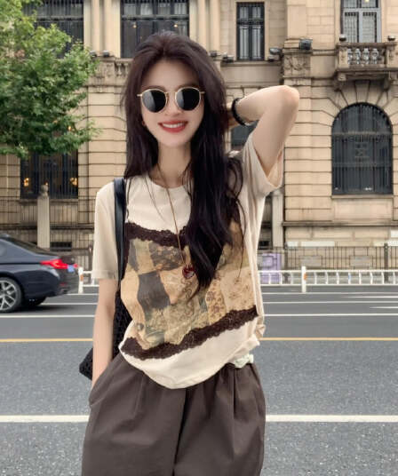 페이크 레이어드 레이스 조각 프린트 반팔 티셔츠