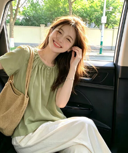 있음 선적 슈퍼 디스플레이 화이트 신선한 대나무 녹색 하프 플리츠 네클라인 반팔 셔츠
