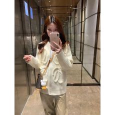 批发已出货 栀子月光 绞花拉链<b class='q'>毛衣</b>设计感外套重工麻花编织针织开衫女