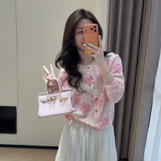 批发2026年春季新款小众粉色印花针织开衫长袖时尚温柔上衣女