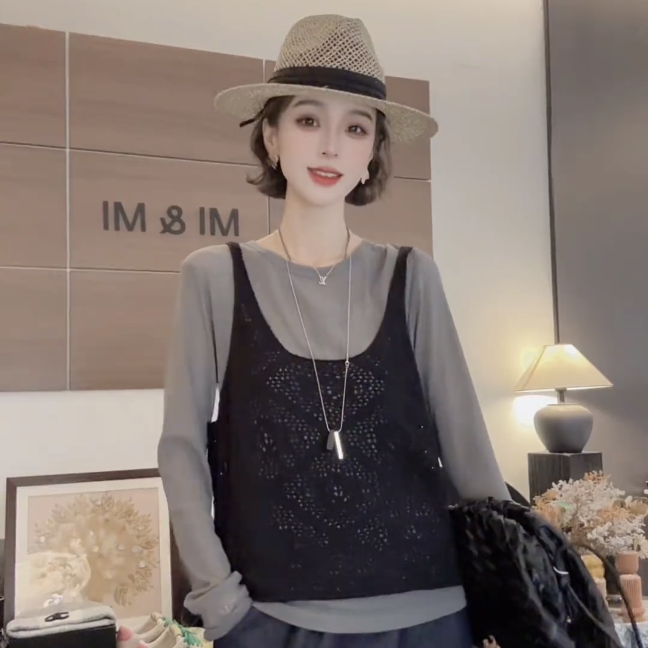 2026 년 이른 봄 새로운 홀로우 아웃 자수 패션 다용도 캐미솔
