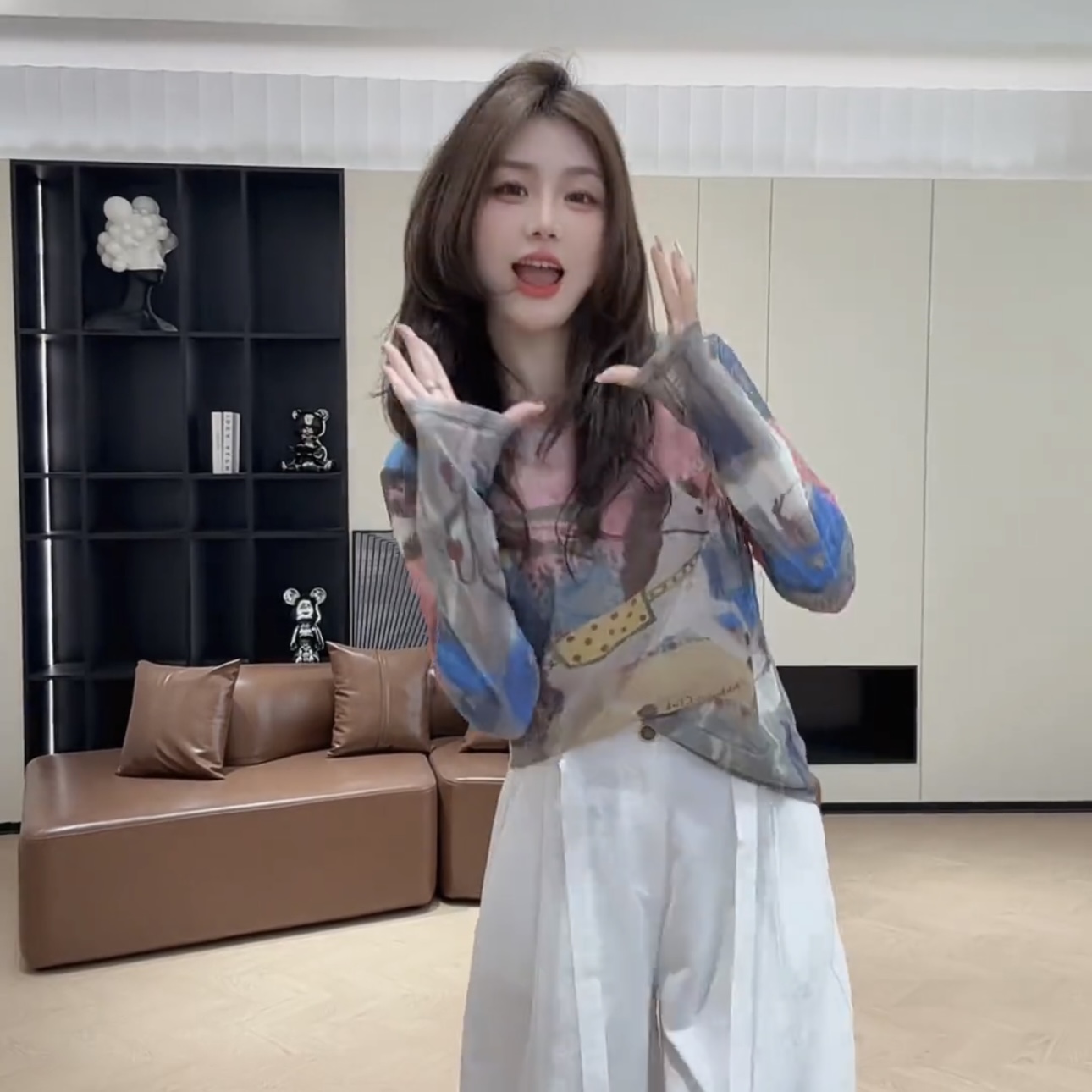 2026 년 봄 새로운 슬림해 보이는 레트로 프린트 긴팔 통기성 만나는 홀치기 염색 맨위 패션 여성