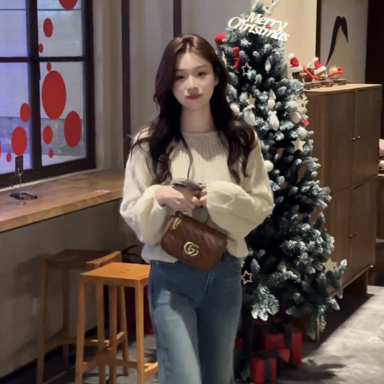 2026 년 봄 새로운 색상 풀오버 단색 스웨터 긴팔 루즈핏 맨위 여성