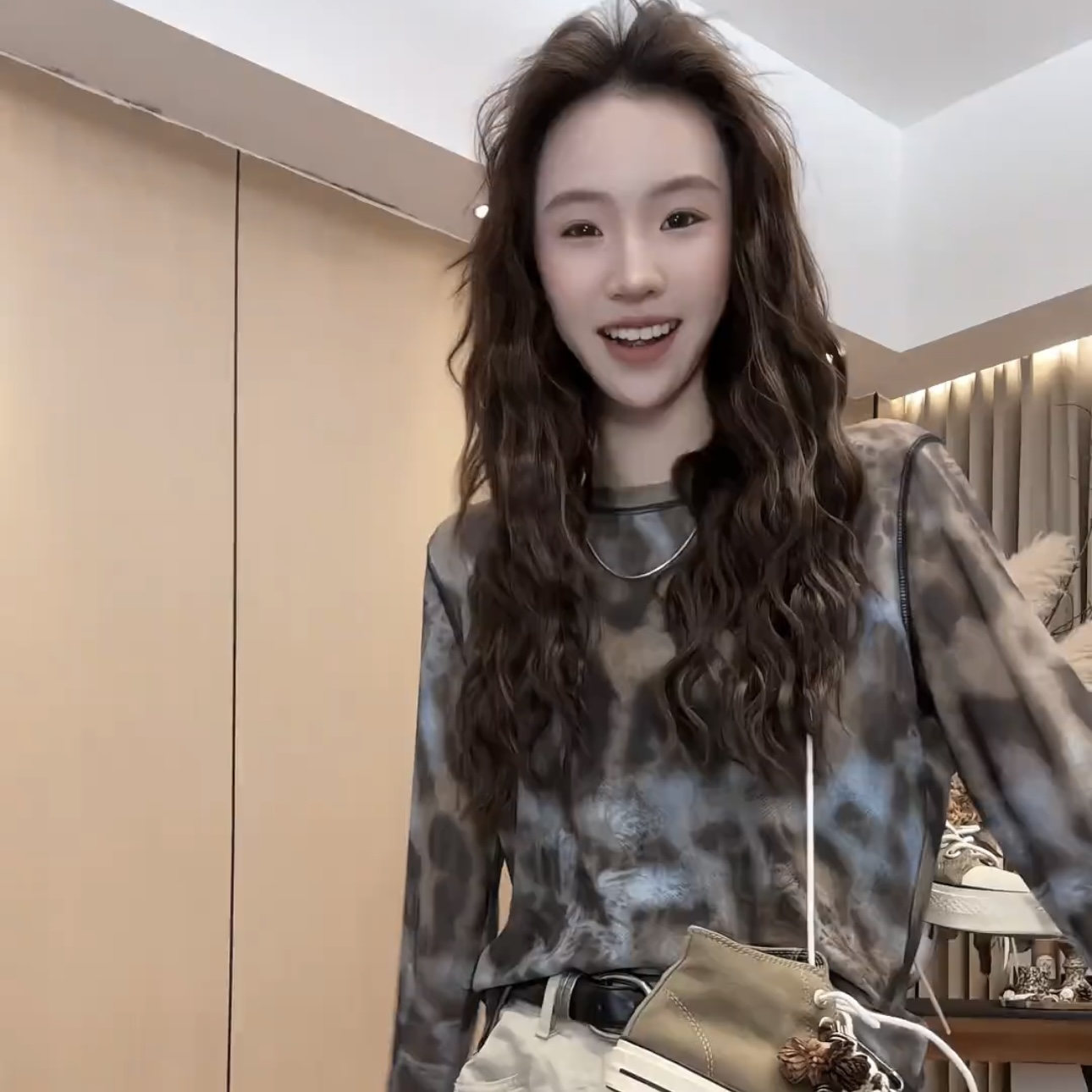 망사 레오파드 무늬 작은 셔츠 2026 봄 새로운 다용도 슬림해 보이는 티셔츠 맨위