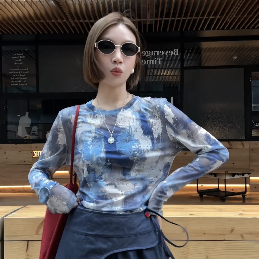 2026 년 새로운 유럽 역 새로운 세련된 홀치기 염색 긴팔 티셔츠 여성 외부 가져 가라. 얇은 스타일 자외선 차단 만나는 맨위 여성