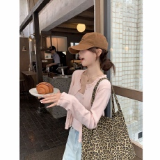 批发2026年春夏绝美<b class='q'>气质</b>温柔内搭小吊带+开衫<b class='q'>外套</b>两件套装洋气上衣