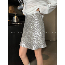 批发豹纹<b class='q'>半身裙</b>女装2025新款秋银色巨好看<b class='q'>短裙</b>miu系包臀显瘦裙子