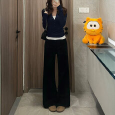 批发2025秋冬新款黑色<b class='q'>微喇</b><b class='q'>牛仔裤</b>女胖妹妹mm高腰遮胯梨型身材喇叭裤子