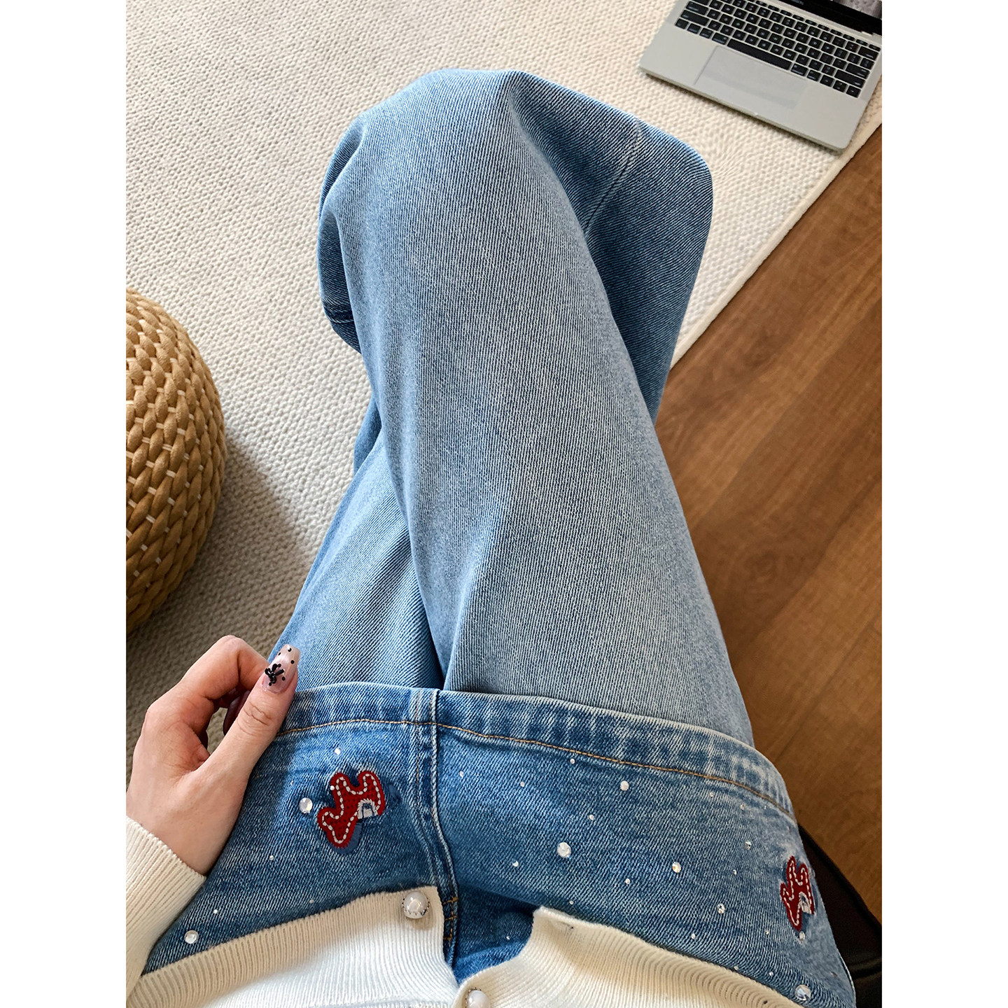 파란색 작은 말 자수 무거운 작업 핫픽스 청바지 여성 봄 디자인 센스 하이웨이스트 다용도 페이크 레이어드 넓은 다리 길이 바지