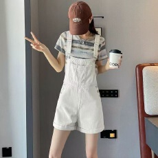批发减龄显瘦休闲牛仔背带<b class='q'>短裤</b>女夏季吊带裤子小个子阔腿宽松连体<b class='q'>热裤</b>