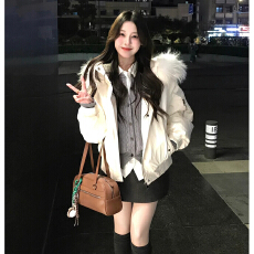 批发高充绒量保暖巨好看的白色白鸭绒羽绒服女2026<b class='q'>冬</b>季新款高级感短款