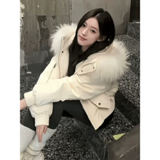 批发白色大毛领短款连帽羽绒棉服女<b class='q'>冬</b>季新款高级感加厚保暖派克服外套