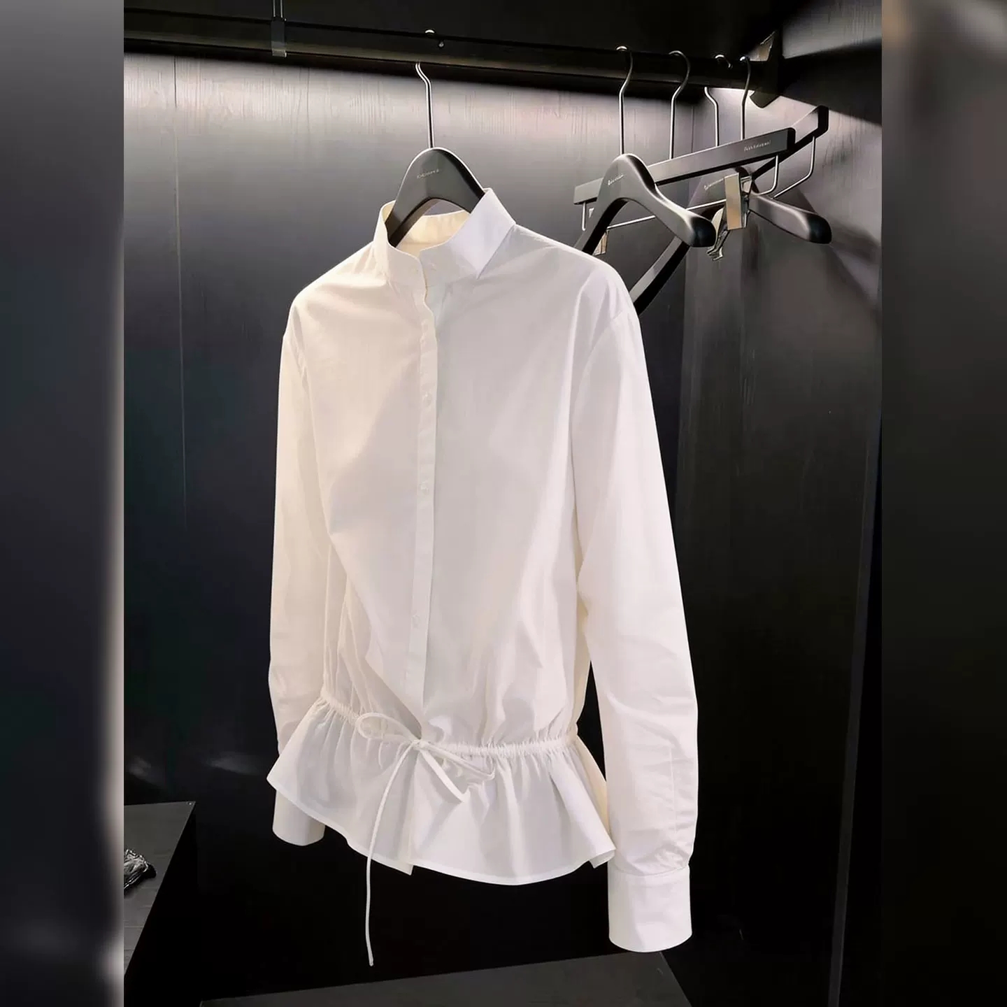 한국 스타일 패션 외국 가스 캐주얼 바람 화이트 펌프 로프 맨위 여성 고급 센스 루즈핏 슬림해 보이는 허리 수축 맨위 2026 봄