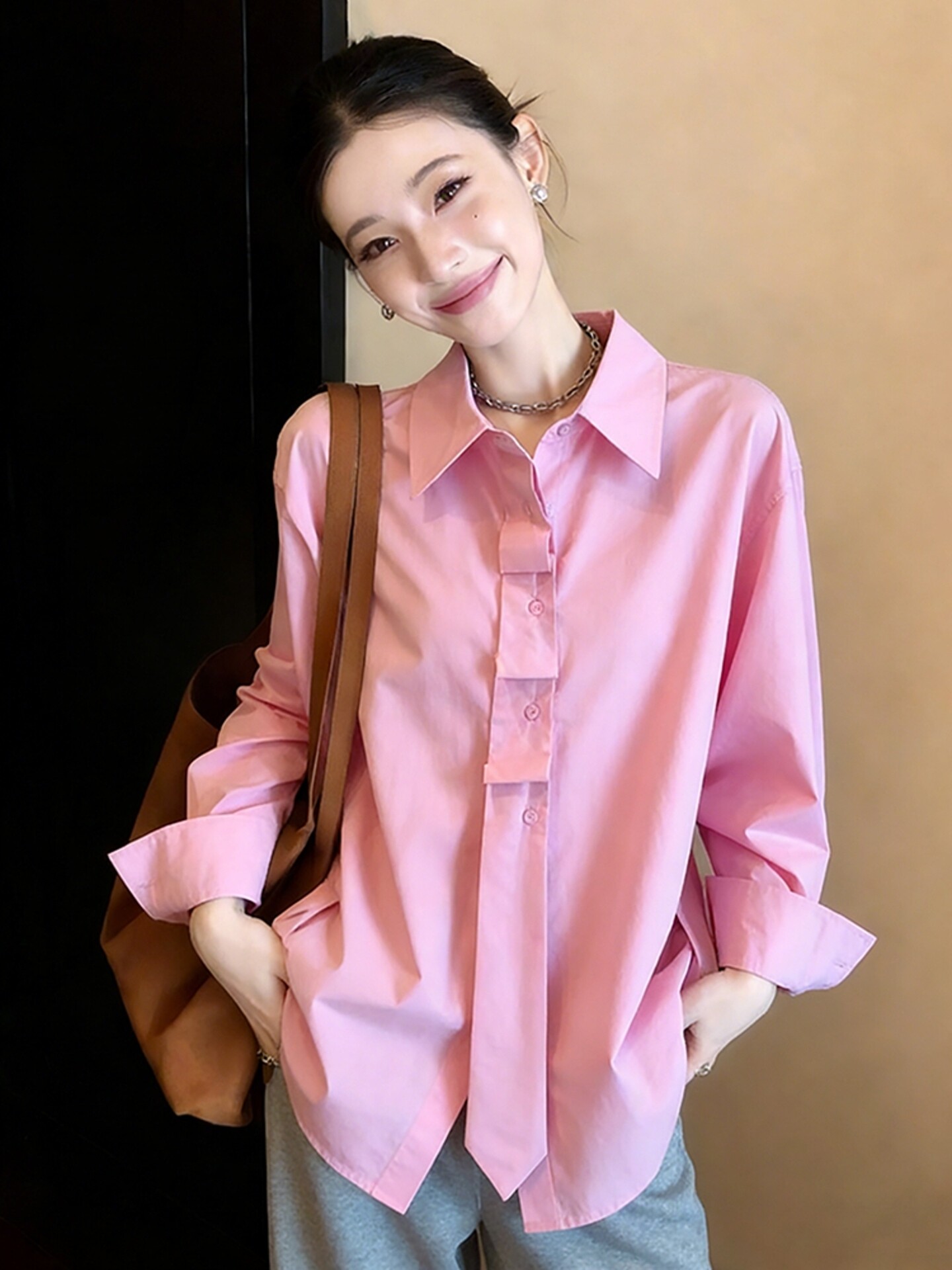 도파민 외국 가스 연령 감소 고급 센스 슈퍼 잘 생긴 맨위 Chic 고유 한 핑크색 POLO 칼라 긴팔 여성 셔츠 봄