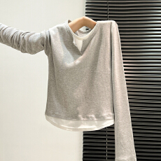 批发实价实拍#撞色假两件正肩长袖<b class='q'>T</b><b class='q'>恤</b>女秋冬设计感修身短款打底衫内搭