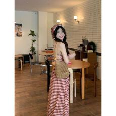 批发<b class='q'>露背</b>红色格子吊带<b class='q'>连衣裙</b>女夏季新款法式田园风修身收腰显