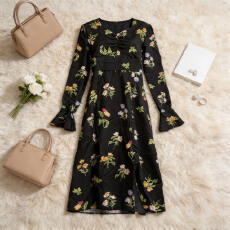 批发2026新款<b class='q'>春</b>秋大码女装中长裙子法式复古好看收腰侧开叉连