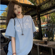 批发<b class='q'>新款</b>ins潮牌宽松纯棉圆领短袖<b class='q'>情侣</b><b class='q'>T</b>恤女2026夏季刺绣字母蝴蝶上衣