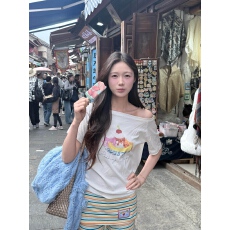 批发美式复古斜肩短袖t恤女夏季设计感小众宽松露肩辣妹上衣