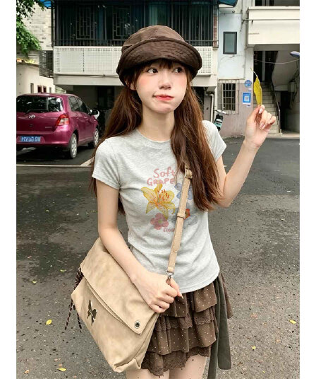 작은 대중 달콤함 꽃 프린트 반팔 티셔츠 여성 긍정적 인 어깨 몸매 가꾸기 라운드 넥 다용도 여름 새로운 기본 셔츠 맨위