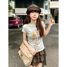 批发小众甜美<b class='q'>花朵</b>印花短袖<b class='q'>T</b><b class='q'>恤</b>女正肩修身圆领百搭夏季新款打底衫上衣