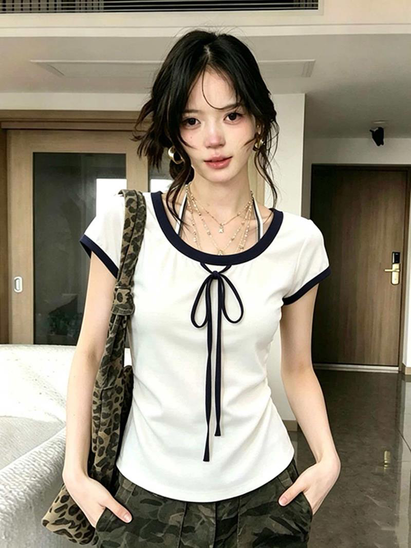 나비 넥타이 라운드 넥 반팔 티셔츠 여성 2026 여름 새로운 배색 몸매 가꾸기 슬림해 보이는