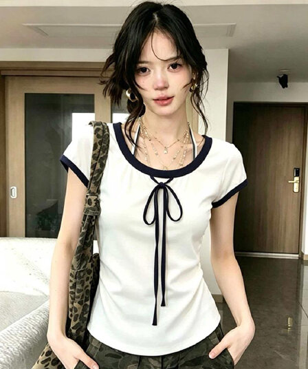 나비 넥타이 라운드 넥 반팔 티셔츠 여성 2026 여름 새로운 배색 몸매 가꾸기 슬림해 보이는